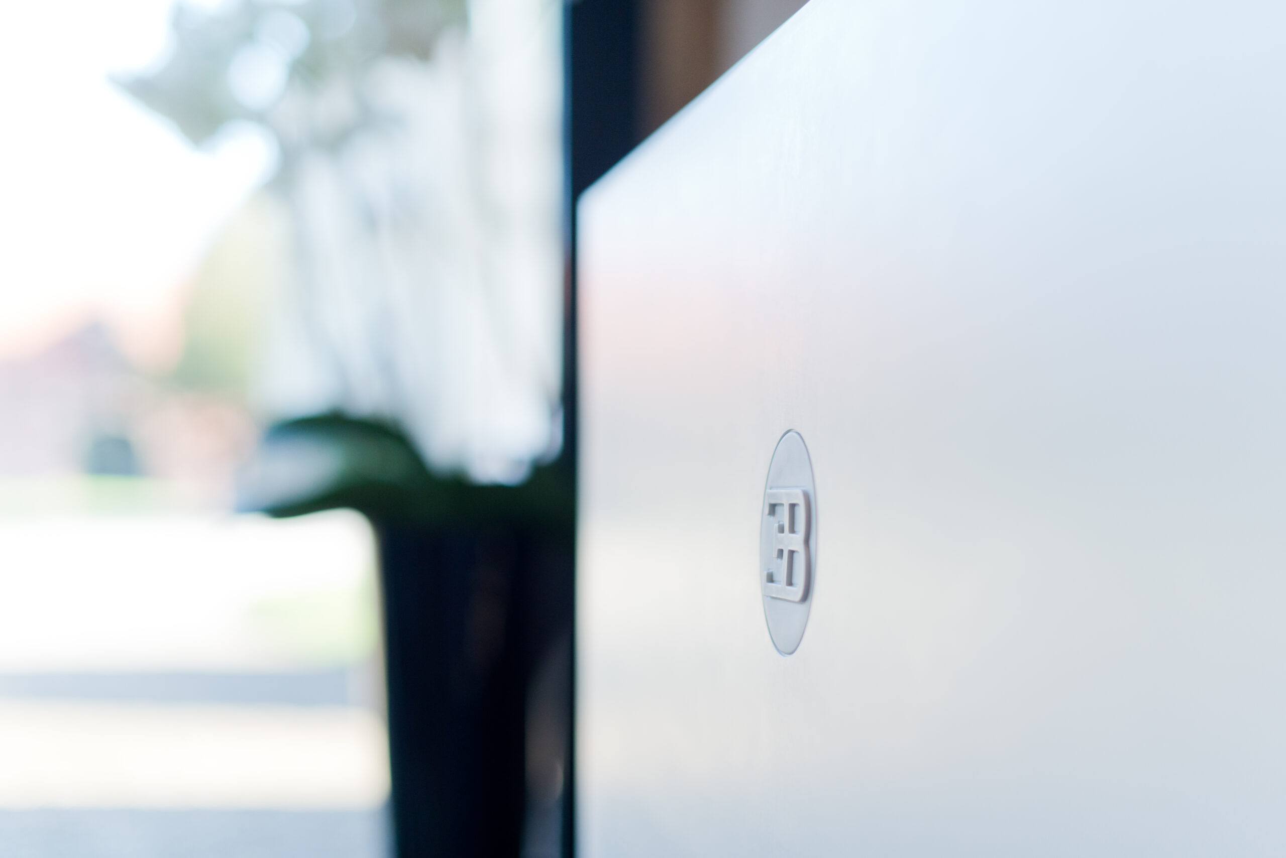 Vue rapprochée du logo officiel de l’entreprise Bugatt